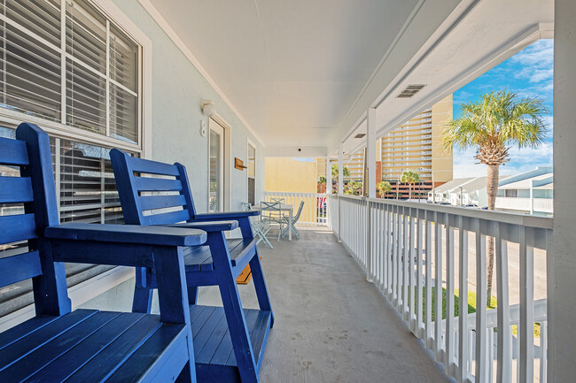 Foto del edificio - 17642 Front Beach Rd