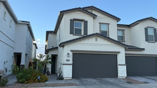 Building Photo - 4928 E Helena Dr
