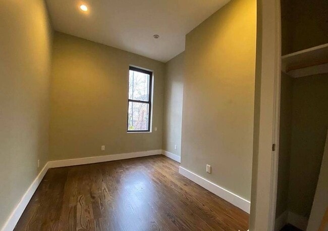 Building Photo - 1076 Greene Ave