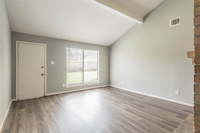 Foto del edificio - 9462 Fuqua St