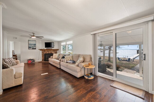 Foto del edificio - 10254 N Lake Cir