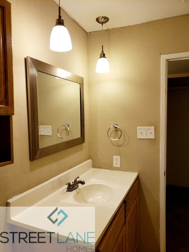 Foto del edificio - 6 MONTH LEASE ONLY!