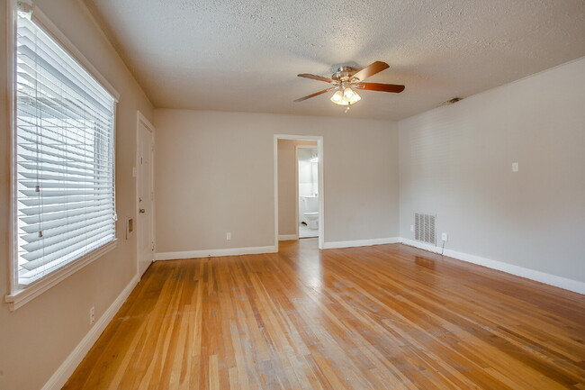 Foto del edificio - Pre-Leasing for July!