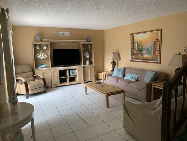 Building Photo - 9403 S Ocean Dr