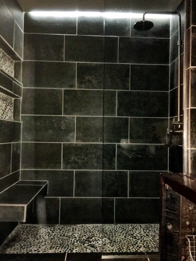 Foto del edificio - 5827 Alder St