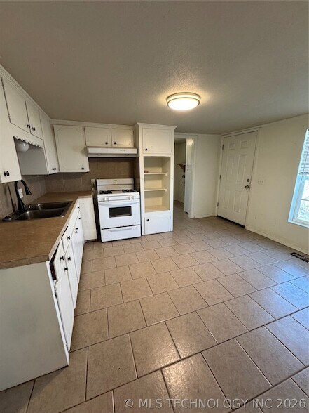 Foto del edificio - 102 S Hickory St