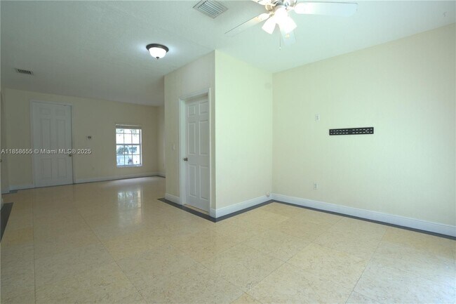 Foto del edificio - 4100 NE 25th St