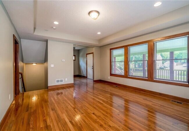 Building Photo - 3132 Kingman Blvd