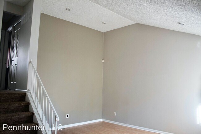 Building Photo - 2 br, 1.5 bath House - 3452 Livingston St.