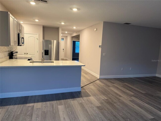 Foto del edificio - 253 Meadowbrook Blvd