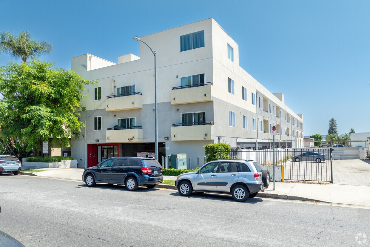 Building Photo - Eagle Glen Apartments