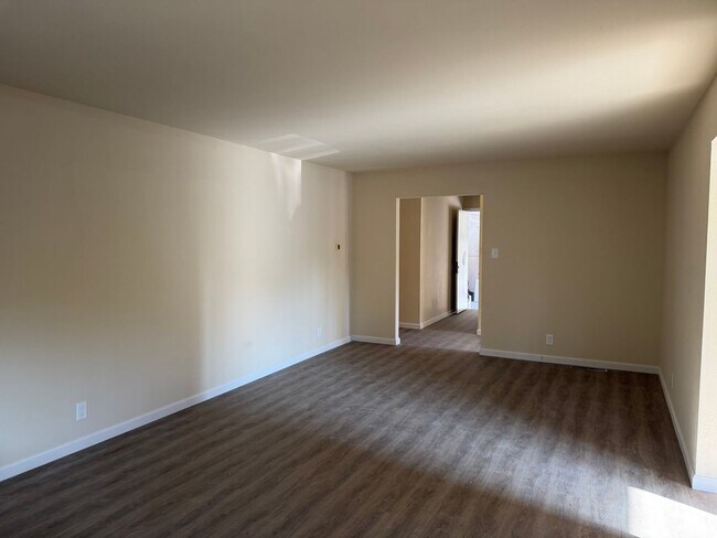 Building Photo - Kent/Pal