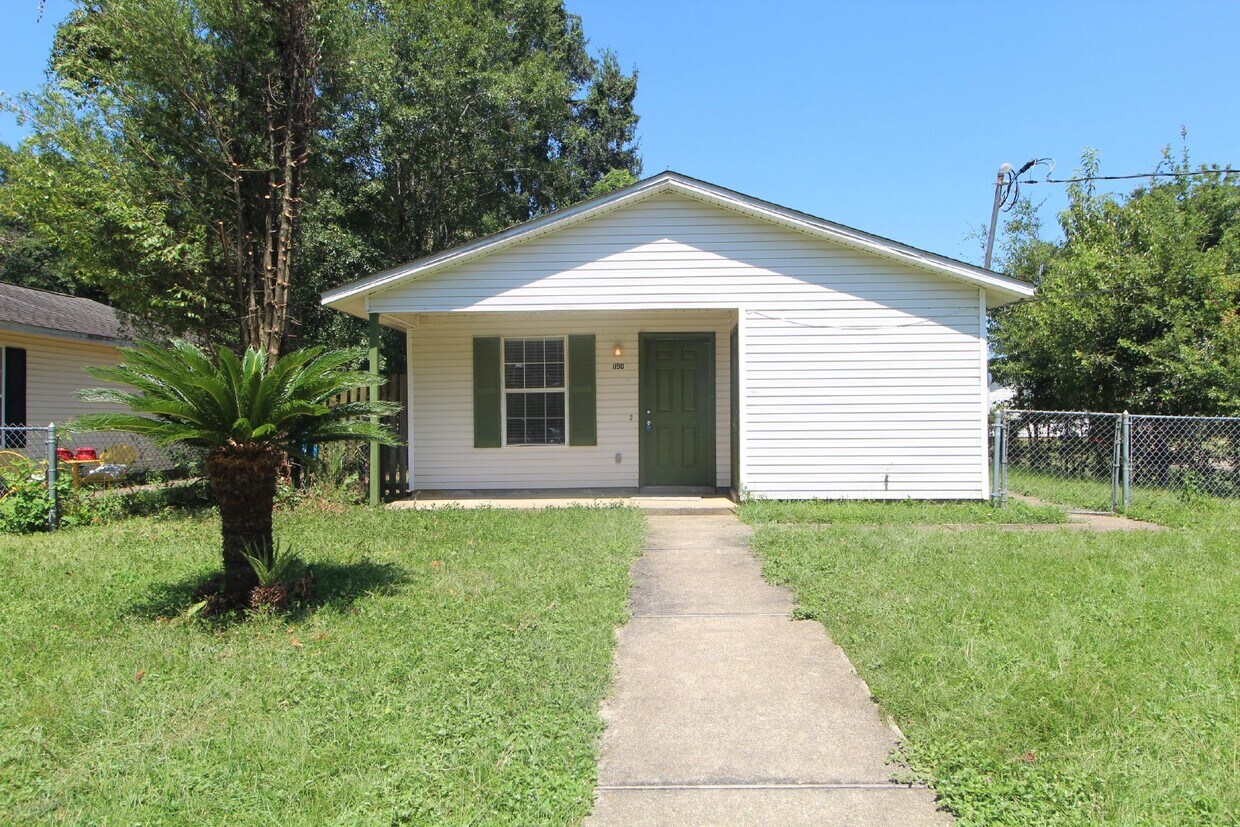 Foto principal - North Pensacola 3/1 patio home!