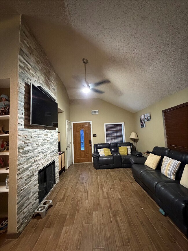 Foto del edificio - 11835 Greencanyon Dr