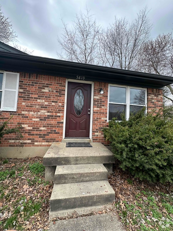 Building Photo - 5819 Medtree Pl