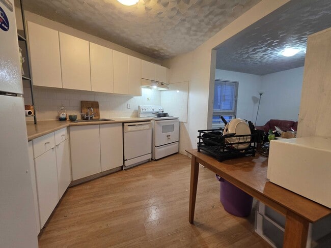 Building Photo - 31 Chatham St