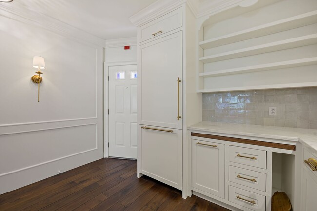 Building Photo - Beautiful, one-of-a-kind Park Avenue COndo