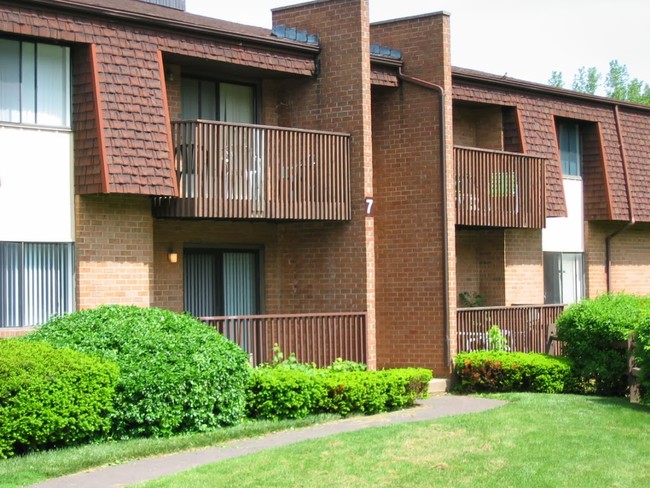 Building Photo - 525 Crown St