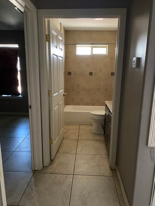 Unit C - 2112 Aruba Dr