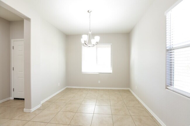 Foto del edificio - 24656 W Mobile Ln