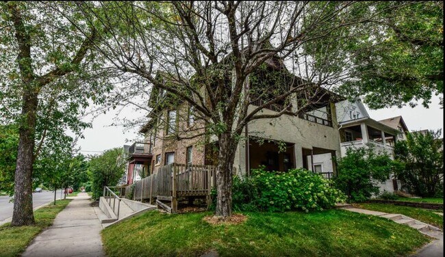 Frente - 800 5th Street Northeast