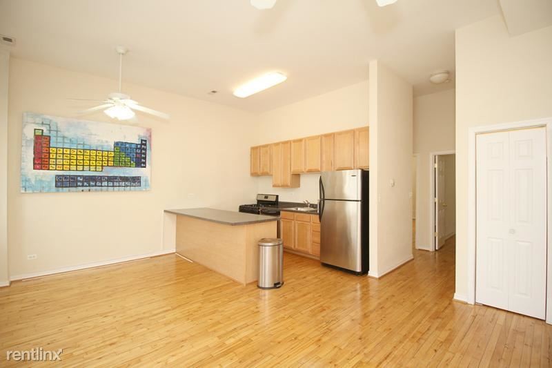Primary Photo - 2849 N Clark St