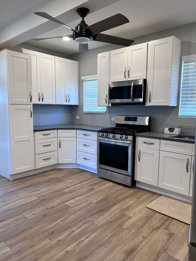 Foto del edificio - Beautiful 3-Bedroom / 2-Bathroom home available in Aurora