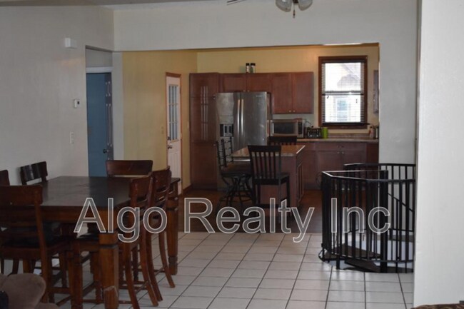 Foto del edificio - 2337 N James Ave