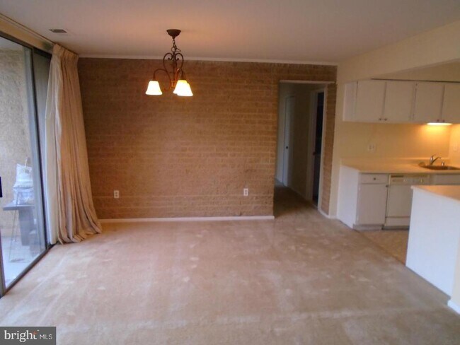 Foto del edificio - 4415 Briarwood Ct N