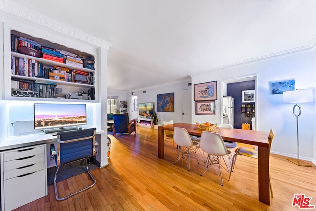 Building Photo - 1330 N Crescent Heights Blvd