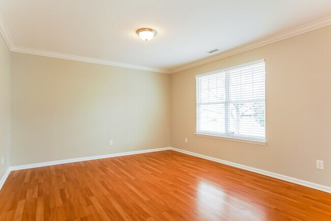 Foto del edificio - 4104 Taylor Oaks Dr