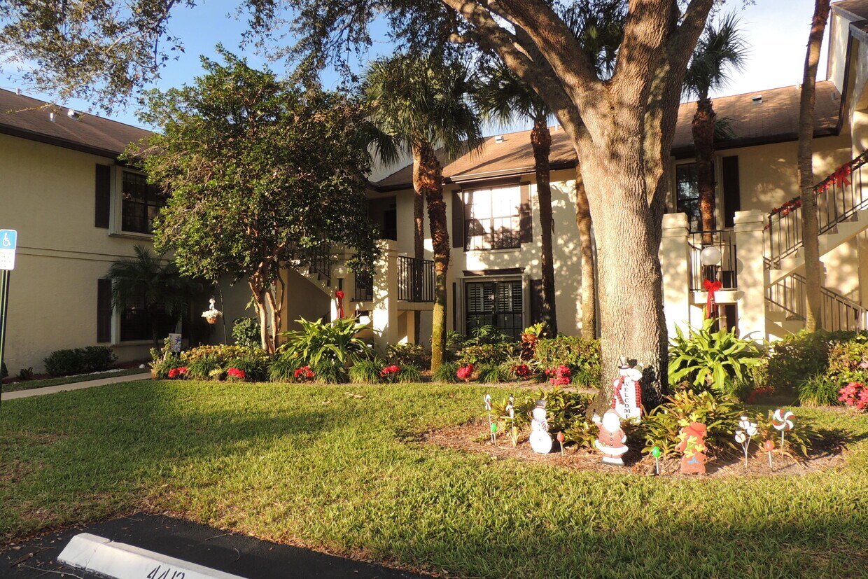 3376 Jog Park Dr, Greenacres, FL 33467 Condo for Rent in Greenacres