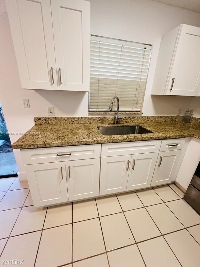 Building Photo - 3 br, 2 bath House - 21 SE 4th Ter # 2