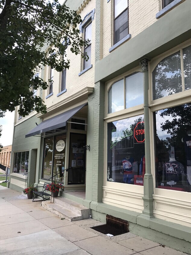 Foto principal - 128 W Ash St