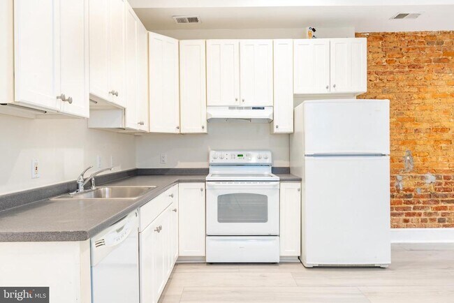 Building Photo - 3027 15th St NW