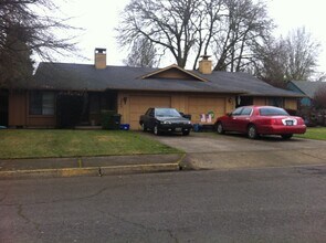 Building Photo - 2833-2843 Gilham Rd