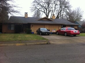 Building Photo - 2833-2843 Gilham Rd