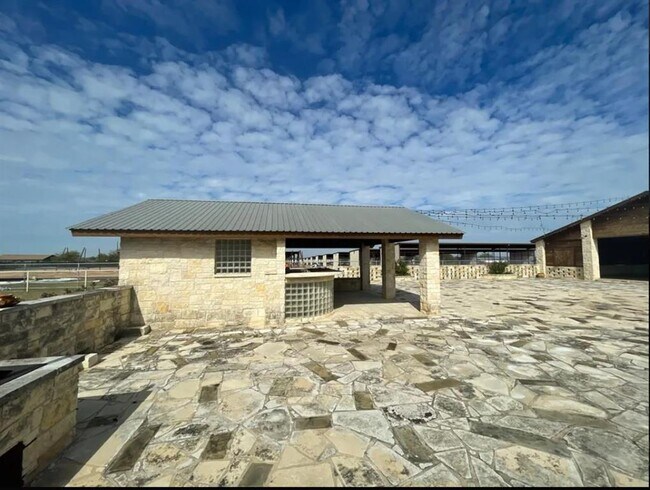 Foto del edificio - 707 County Rd 105 Spur