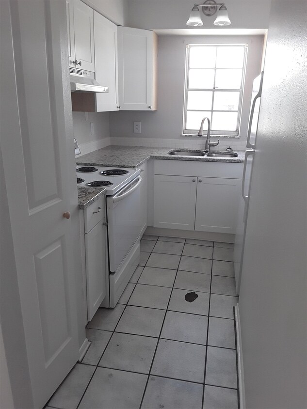Foto principal - 111 SW Madison Cir N