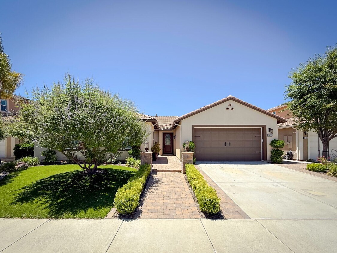 Foto principal - Exquisite One-Story Home for Rent on Redha...