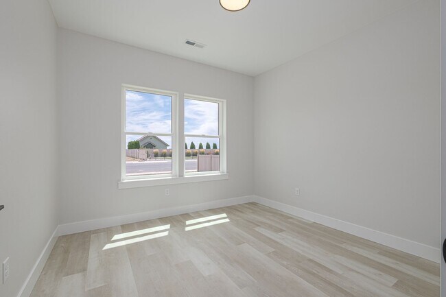 Foto del edificio - Beautiful New Home for Rent in Quincy