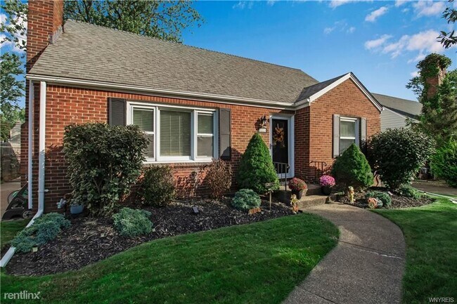 Building Photo - 3 br, 1 bath House - 224 Paramount Pkwy
