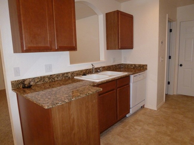 Building Photo - Ponderay Townhome