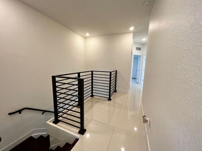 Foto del edificio - 492 SW 91st Pl