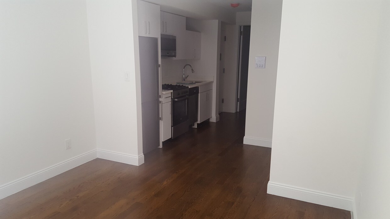 Foto principal - 220 E 89th St