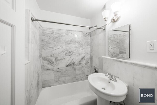 Foto del edificio - 338 E 70th St