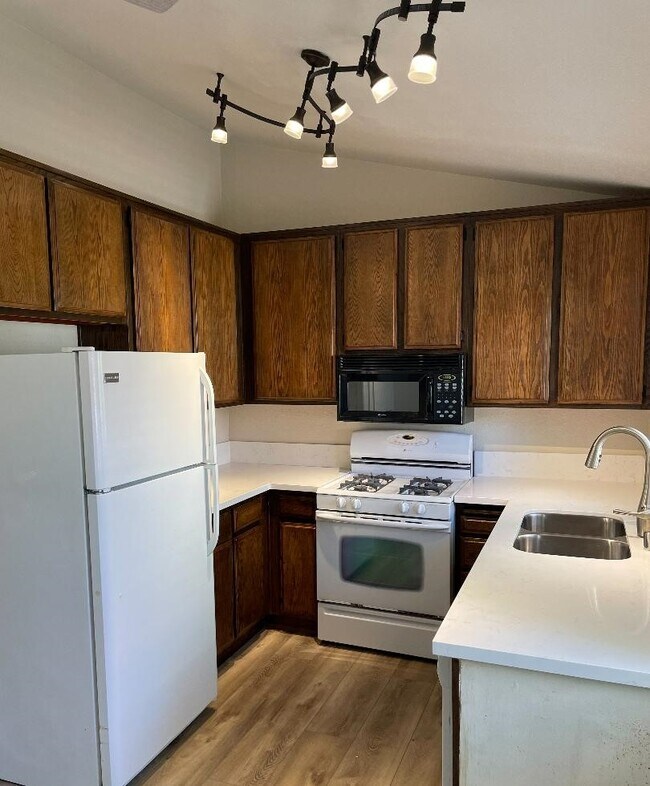 Kitchen - 4437 Kansas St