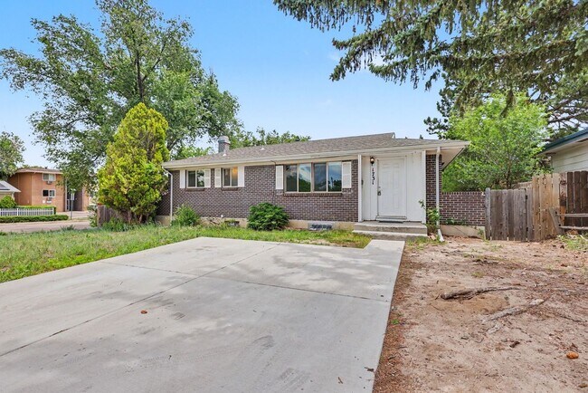 Building Photo - 1731 Auburn Dr