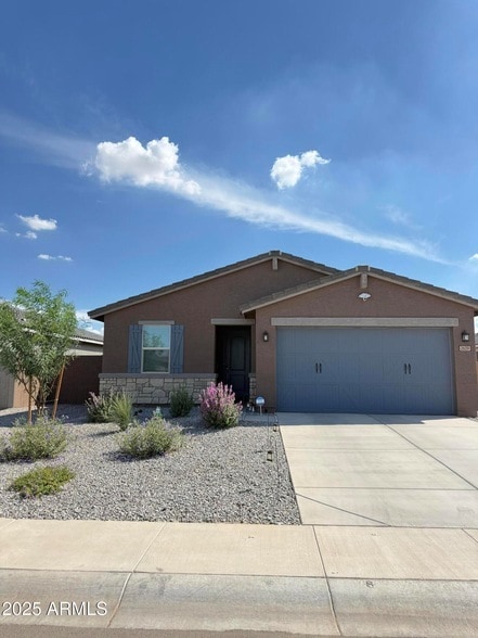 Building Photo - 2609 E San Miguel Dr