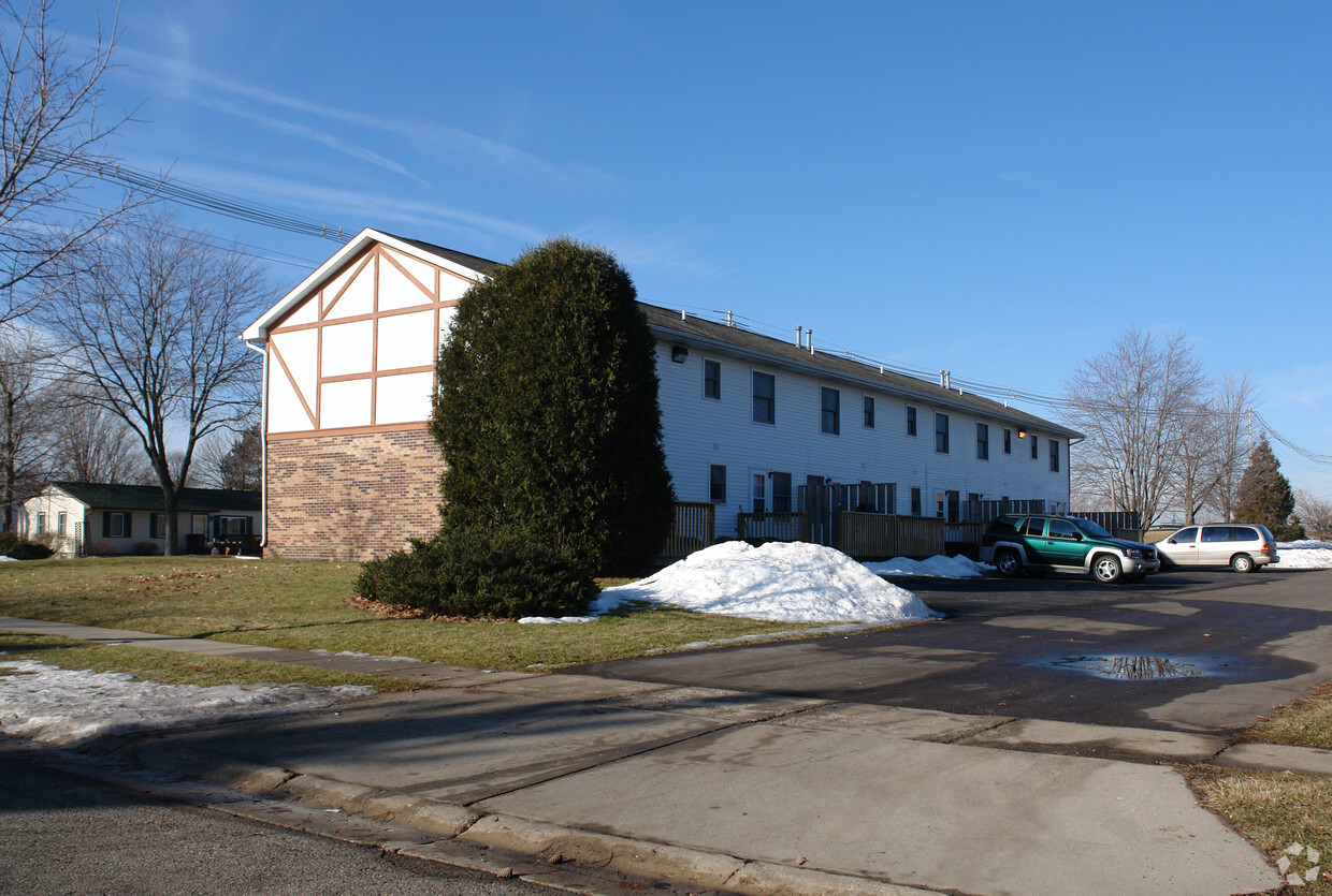 Building Photo - 700-710 W South St